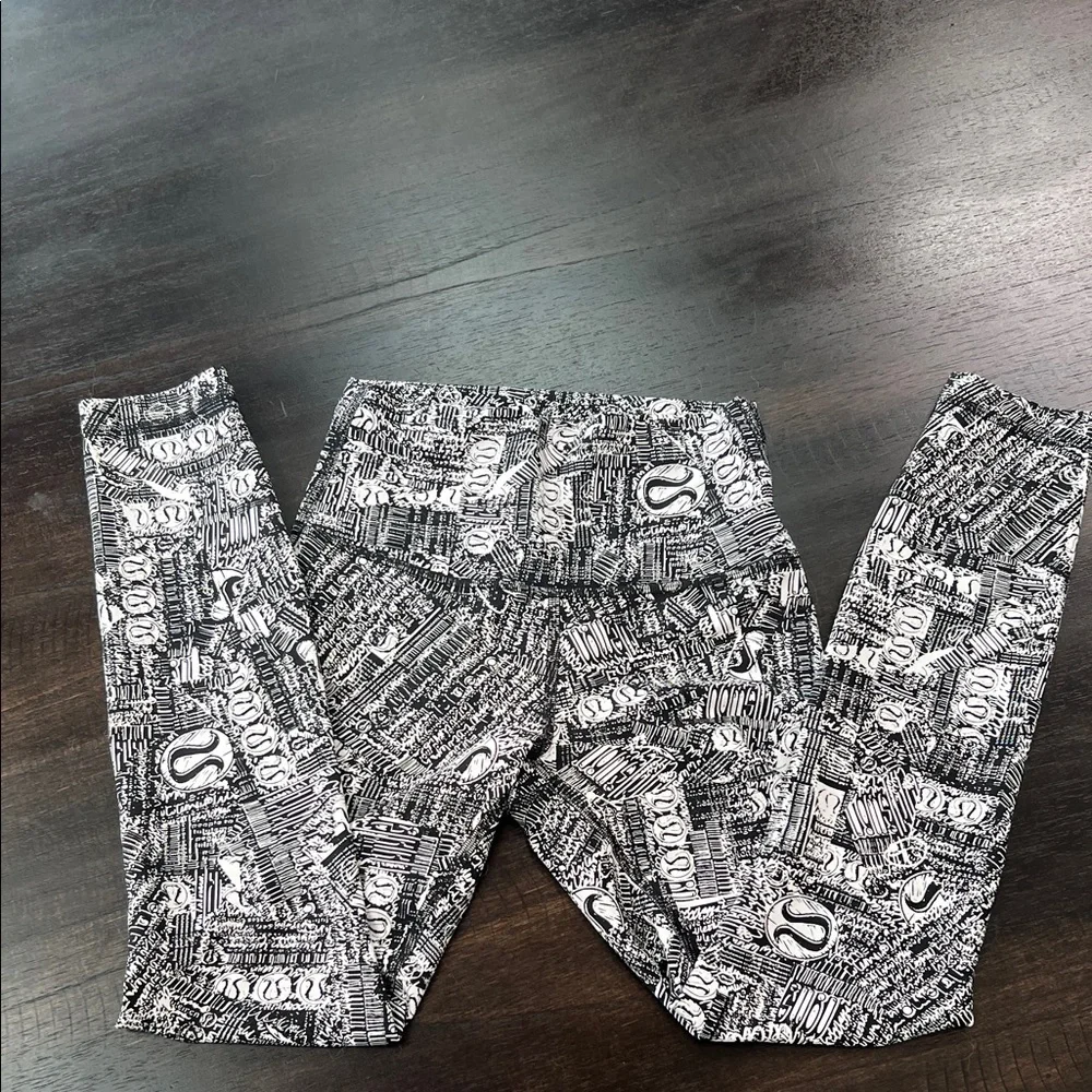 lululemon Monochrome Pattern Leggings - Picture 4 of 4